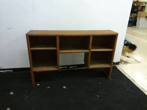 lot 379 image: Vintage Oak Bookshelf with Open Shelving