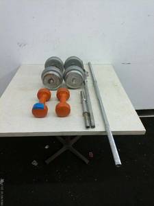 lot 392 image: Set of 4 Weight Plates with 2 Dumbbells and Adjustable Barbell
