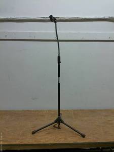lot 670 image: Shure Microphone Stand with Adjustable Flexible Neck