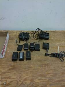 lot 702 image: Mixed Lot of Camera Battery Chargers and Batteries - Sony and Duracell