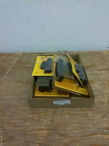 lot 540 image: Set of 4 Hunters Tree Belt Accessories with Climbing Hooks and Rope