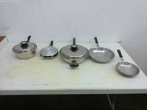 lot 353 image: Collection of 5 Culinary Cookware and Storage Items