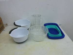 lot 368 image: Set of 5 Kitchenware Items Including Mixing Bowls, Pitcher, and Tray