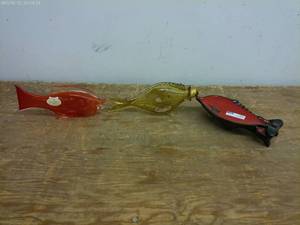 lot 8 image: Collection of 3 Vintage Glass Fish Figurines