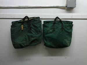 lot 604 image: Set of 2 Hunters Deluxe Scent Safe Travel Bags