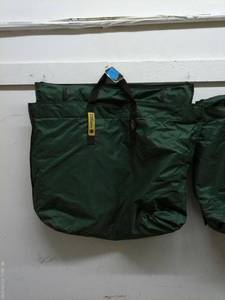 lot 607 image: Hunters Green Waterproof Storage Bag with Lining