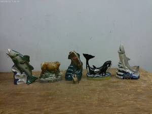 lot 612 image: Collection of 4 Vintage Liquor Bottles - Heritage China