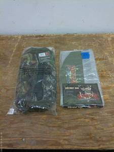 lot 621 image: Set of 2 ScentLok Hunting Accessories - Artight Bag and Camo Gloves