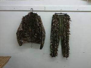 lot 569 image: Camo Hunting Suit Set - Jacket and Pants, Size 2X3X by Underbrush