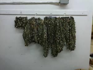 lot 570 image: 2-Piece Camouflage Ghillie Suit with Pants and Jacket - Size LXL