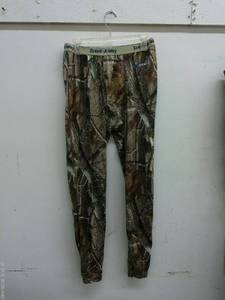 lot 576 image: Mens Large Camo Base Layer Pants - Perfect for Hunting