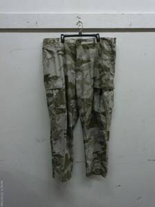 lot 579 image: Cabelas Mens Camouflage Pants, Size 46 Regular