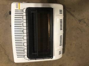 lot 14 image: Mr. Heater 30,000 BTU Vent Free Blue Flame Natural Gas or Propane Dual Fuel Space Heater Customer Returns See Pictures