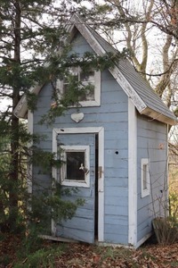 lot 50 image: Childs Outdoor Custom Built Playhouse Bus Stop Shop Warming House
