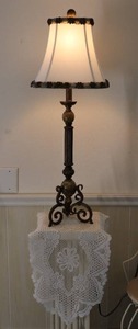 lot 67 image: Grecian-Style Table Lamp wDoilie