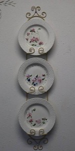lot 75 image: Hand Painted Rose-Themed Wall Decor Plate Rack WPlates