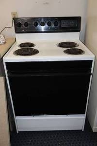 lot 78 image: White Westinghouse Self-Cleaning Oven WAdditional Countertop