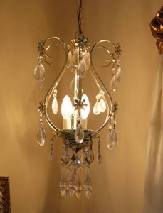 lot 6 image: Vintage Home Accents Victorian-Style Chandelier WGlass Crystal Prisms