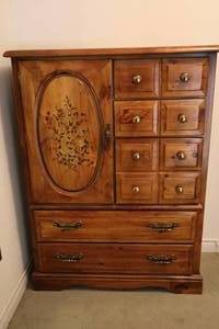 lot 23 image: Vintage Victorian-Style Butler Armoire Wardrobe Storage Chest of Drawers