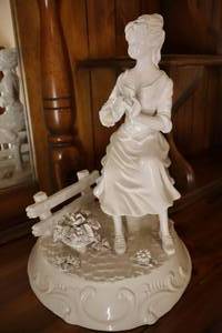 lot 17 image: Vintage Victorian-Style Capodimonte Lady Garden Figurine
