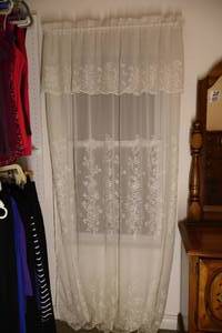 lot 25 image: Home Textiles Window Treatments Victorian Sheer Lace Etc.