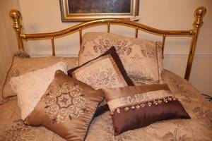lot 104 image: Vintage Queen-Size Brass Head Board wElegant Coverlet Coordinating Pillow Skirting Bedding Set in Copper Gold Bronze Tones