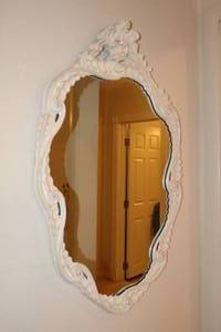 lot 117 image: Vintage Victorian Home Accents Ornate Wall Mirror