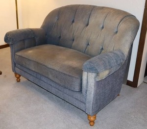lot 118 image: Vintage Flex-Steel Blue Tones Tweed-Style Loveseat Sofa...