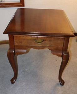 lot 123 image: Vintage Queen Anne-Style Accent Side Table wDrawer