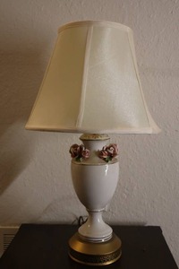 lot 136 image: Vintage Victorian Home Accents Capodimonte Table Lamp