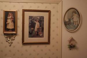 lot 143 image: Vintage Victorian Home Accents Wall Decor