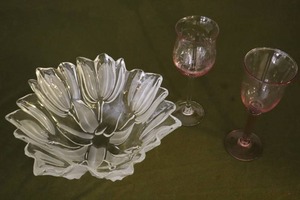 lot 149E image: Collectible Vintage Mikasa Frosted Etched Tulip Serving Bowl, Pink Depression Stemware
