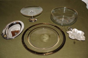 lot 149G image: Collectible Vintage Entertaining Service-Ware