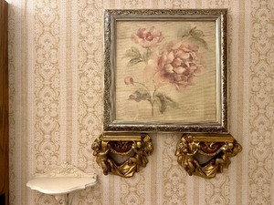 lot 165 image: Vintage Victorian Wall Decor Cherub Shelves Ornate Gilt Plaster Chalkware-Style, Framed Floral Print Etc