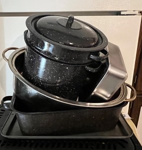 lot 175 image: Assorted Graniteware, Stainless Steel Cookware, Bakeware, Canner, Steamer, Pans Etc