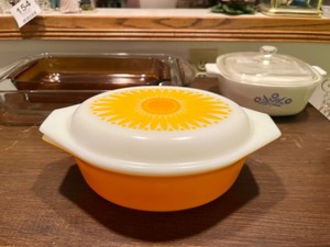 lot 158 image: Vintage Pyrex Daisy 1-12 Qt. Covered Casserole Oval Oven-Ware Etc