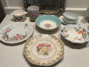 lot 195 image: Collectible Entertaining Porcelain Fine China Service-Ware Dishes Etc