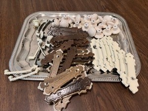 lot 196 image: Large Assortment Vintage Hardware