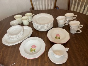lot 52 image: SiC SaladSoup Dish White Pink Rim & Rose Made In Italy, Elegant Cream Porcelain Dish Set Etc