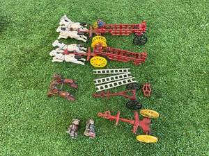 lot 3 image: Cast Iron Toys