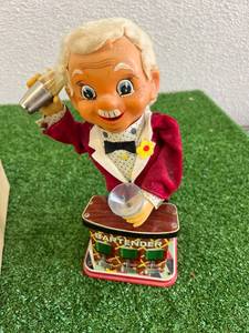 lot 17 image: Battery Powered Bartender