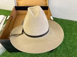 lot 21 image: Cowboy Hat Size 7 18