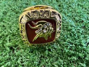 lot 40 image: MN Vikings Replica Super Bowl Ring - Chuck Foreman