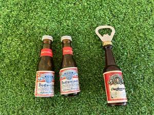 lot 44 image: Budweiser Salt & Pepper Shakers & Bottle Opener