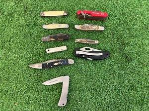 lot 72 image: Pocket Knives