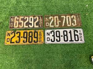 lot 84 image: ND License Plates - 1921, 1922, 1923 & 1924