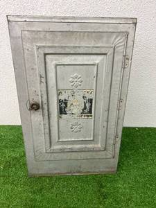 lot 96 image: Vintage Pie Safe