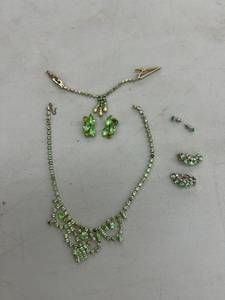 lot 109 image: Jewelry