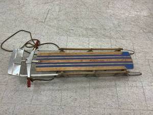 lot 124 image: Wards Hawthorne Deluxe Snow Sled