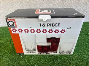 lot 136 image: 16 Piece Drinkware Set